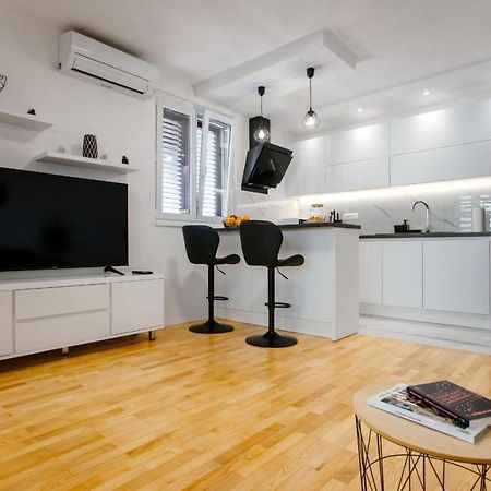 Apartment Bozic Omis Bagian luar foto