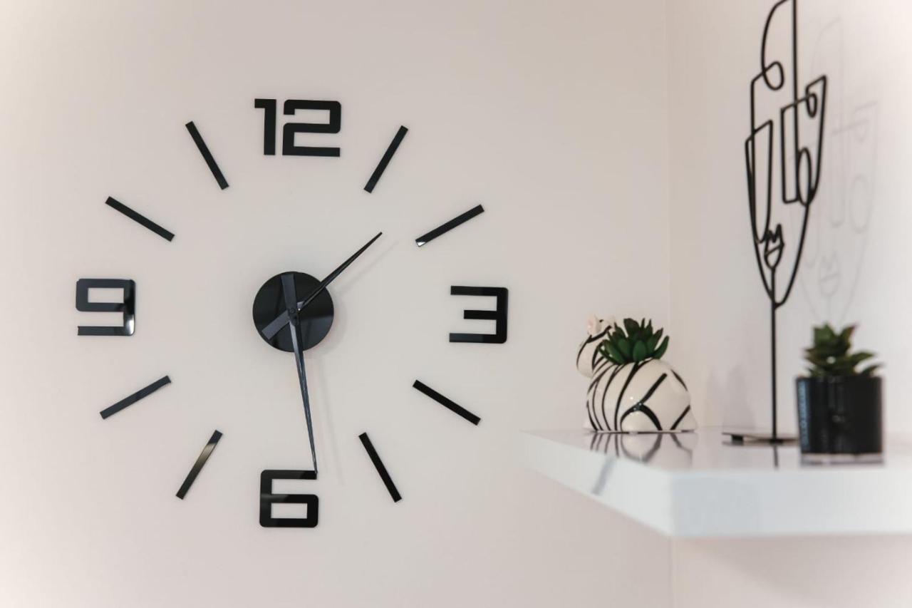 Apartment Bozic Omis Bagian luar foto