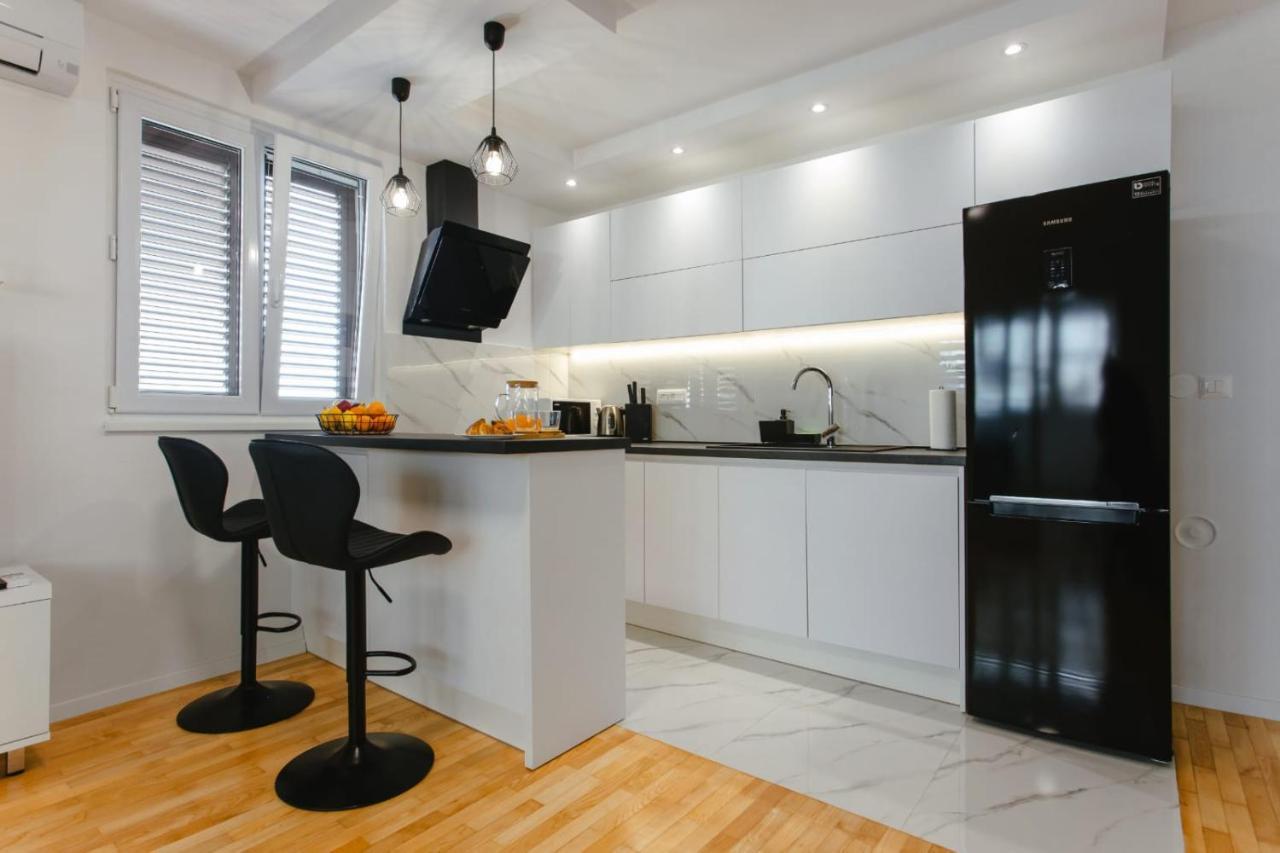 Apartment Bozic Omis Bagian luar foto