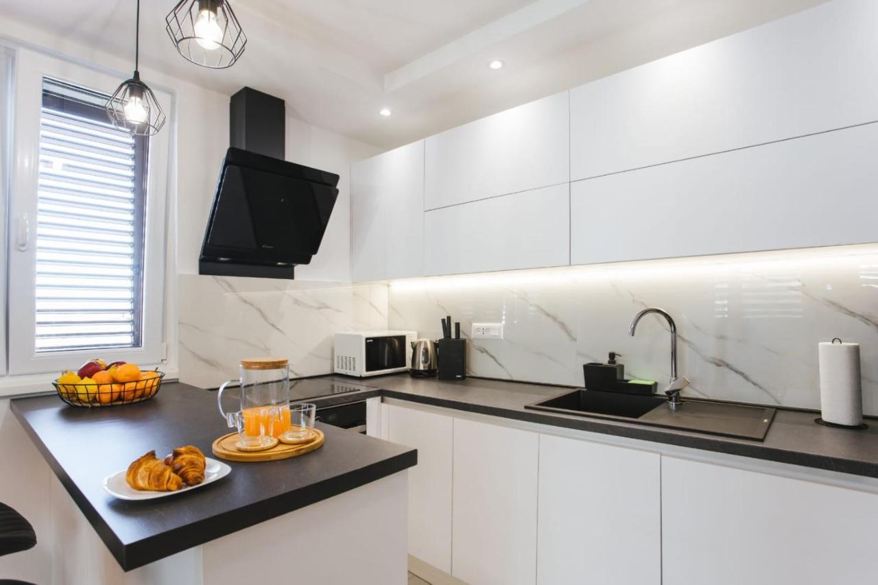 Apartment Bozic Omis Bagian luar foto