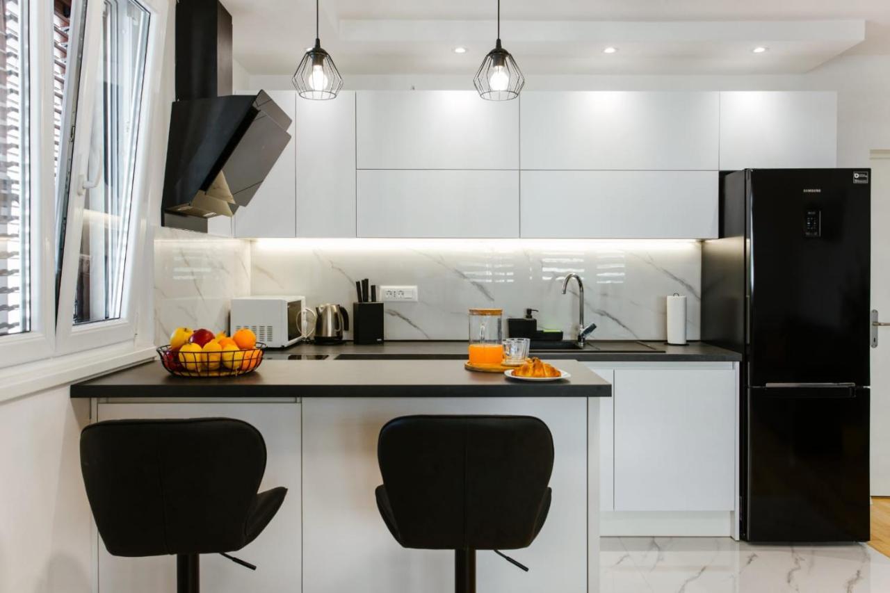 Apartment Bozic Omis Bagian luar foto