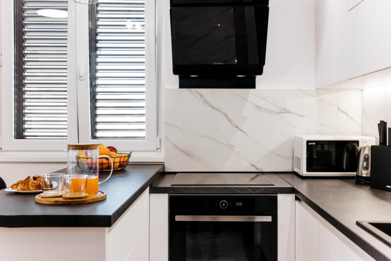 Apartment Bozic Omis Bagian luar foto