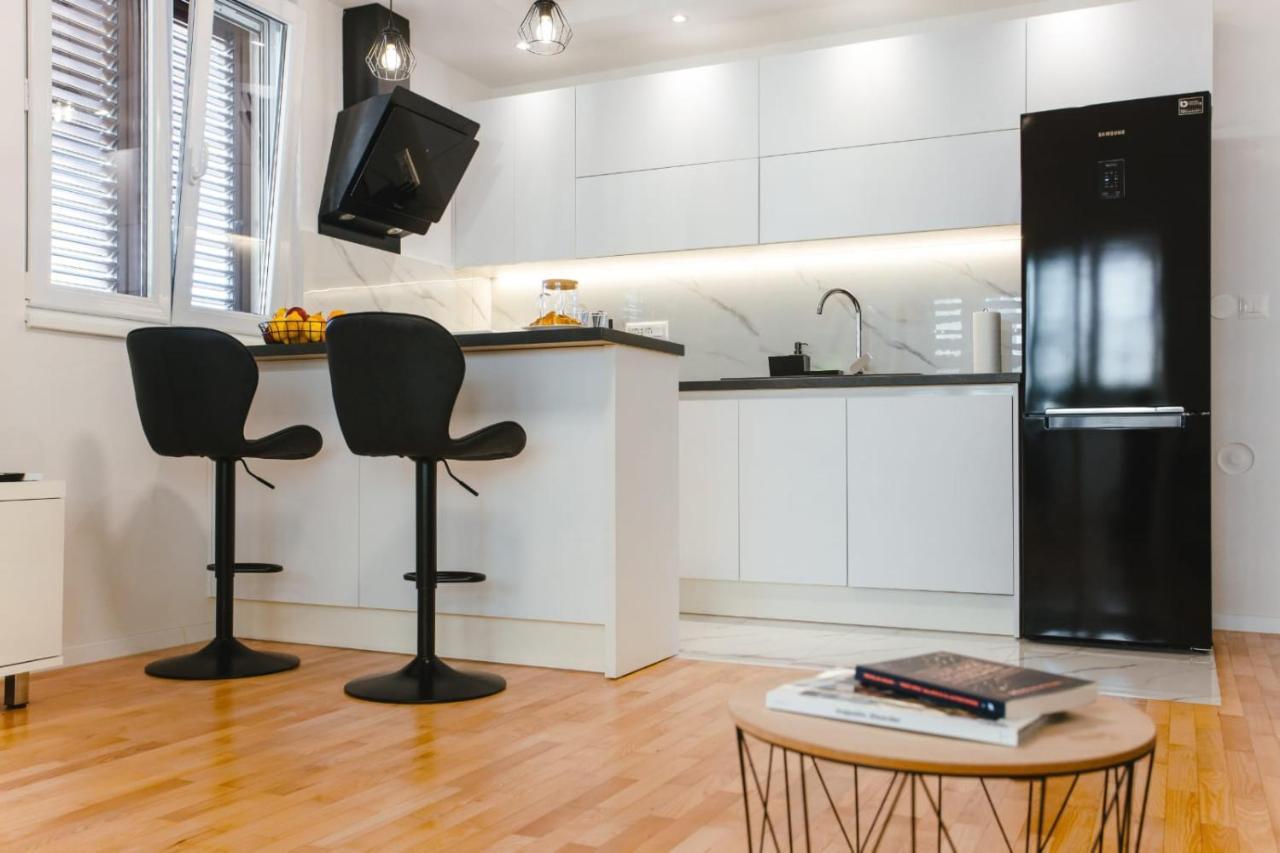 Apartment Bozic Omis Bagian luar foto