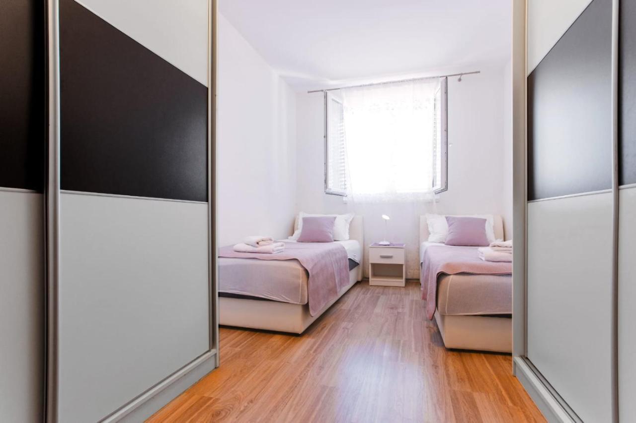 Apartment Bozic Omis Bagian luar foto