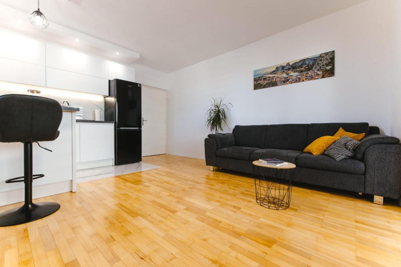 Apartment Bozic Omis Bagian luar foto