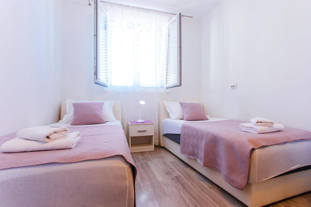 Apartment Bozic Omis Bagian luar foto