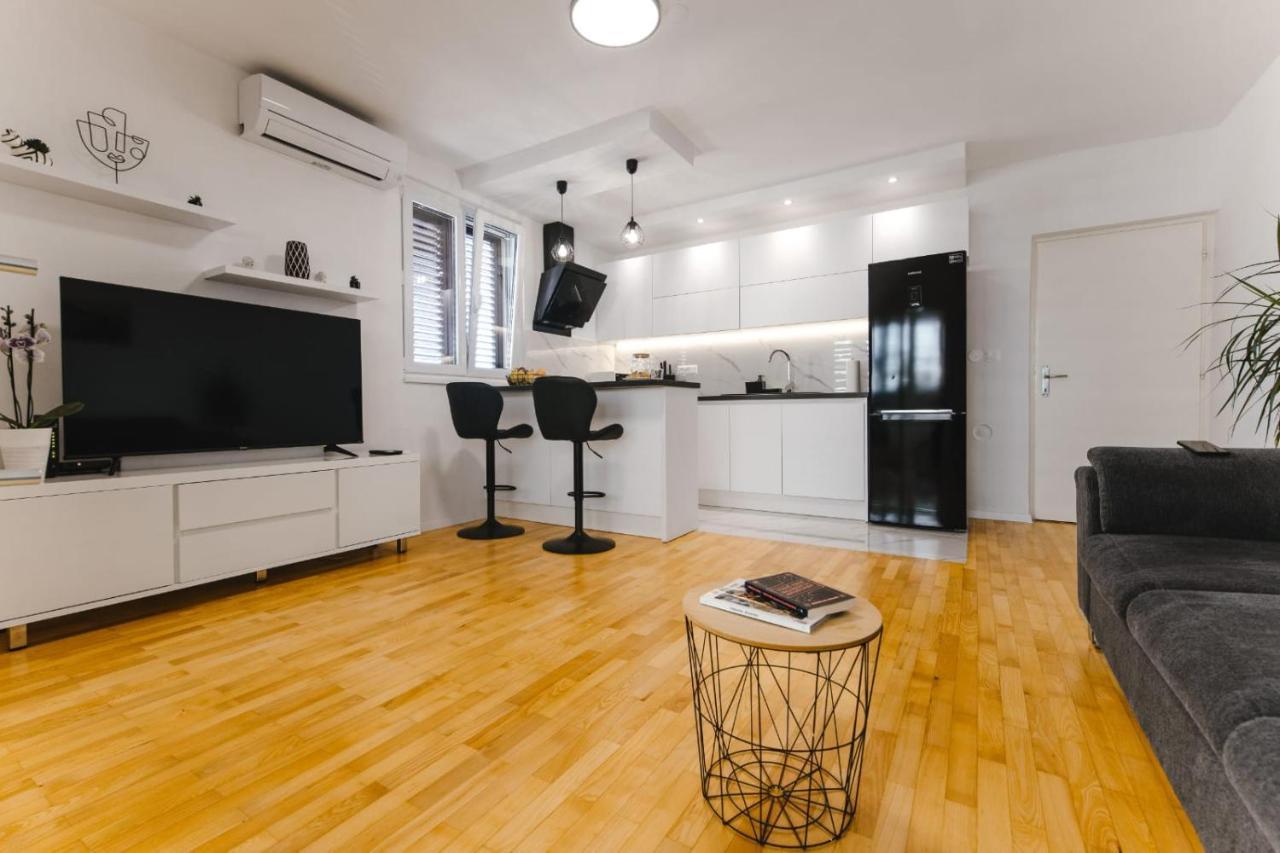 Apartment Bozic Omis Bagian luar foto