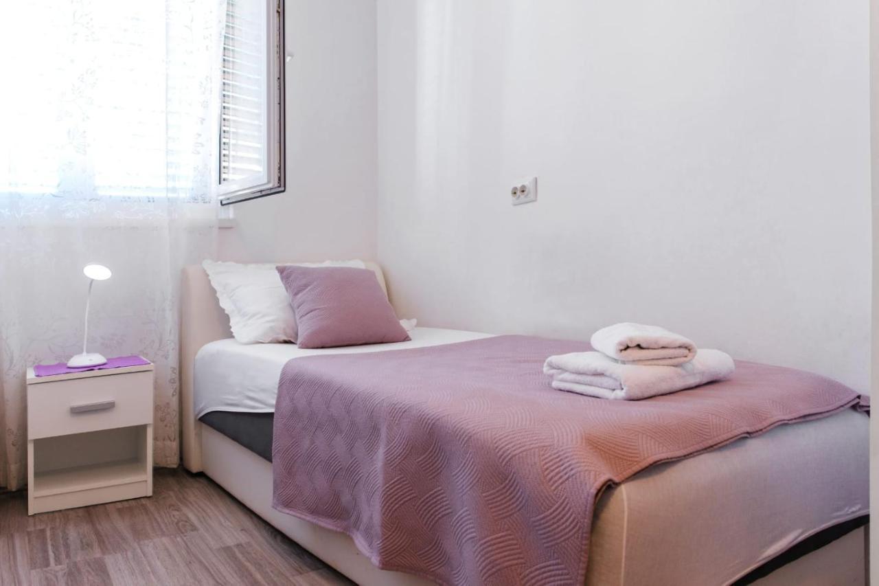 Apartment Bozic Omis Bagian luar foto