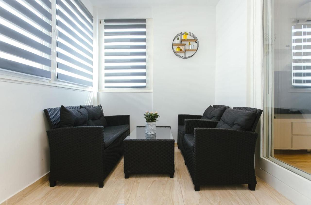 Apartment Bozic Omis Bagian luar foto
