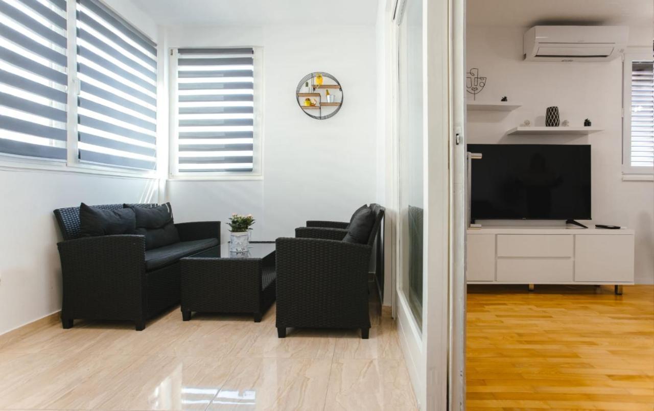Apartment Bozic Omis Bagian luar foto