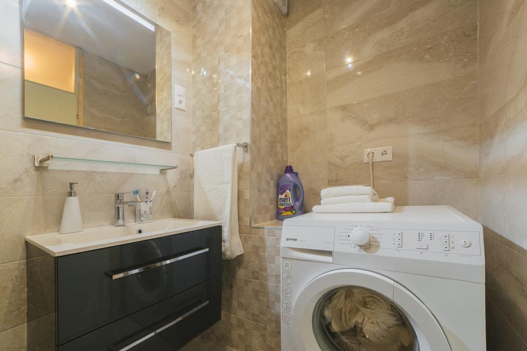 Apartment Bozic Omis Bagian luar foto