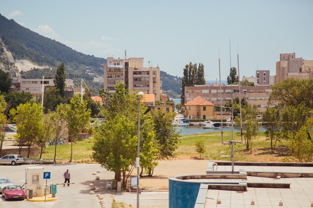 Apartment Bozic Omis Bagian luar foto