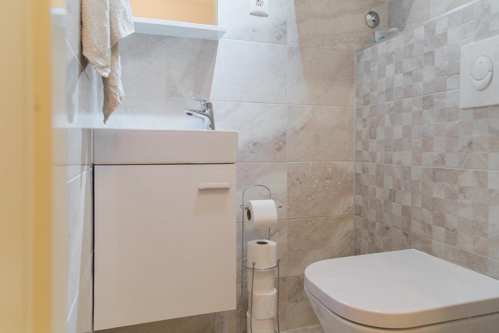 Apartment Bozic Omis Bagian luar foto